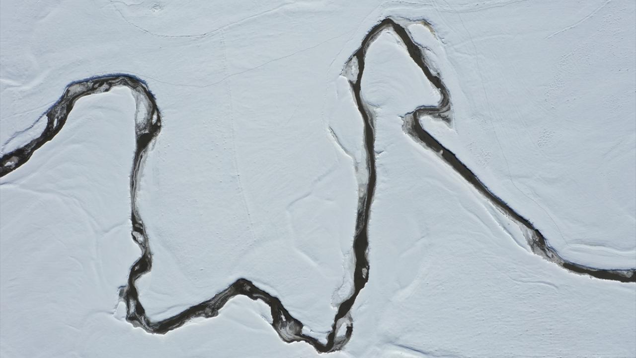 Yüksek rakımlı vadinin ortasından geçen Ünlendi Deresi`nin oluşturduğu mendereslerde, güzel görüntüler ortaya çıktı.