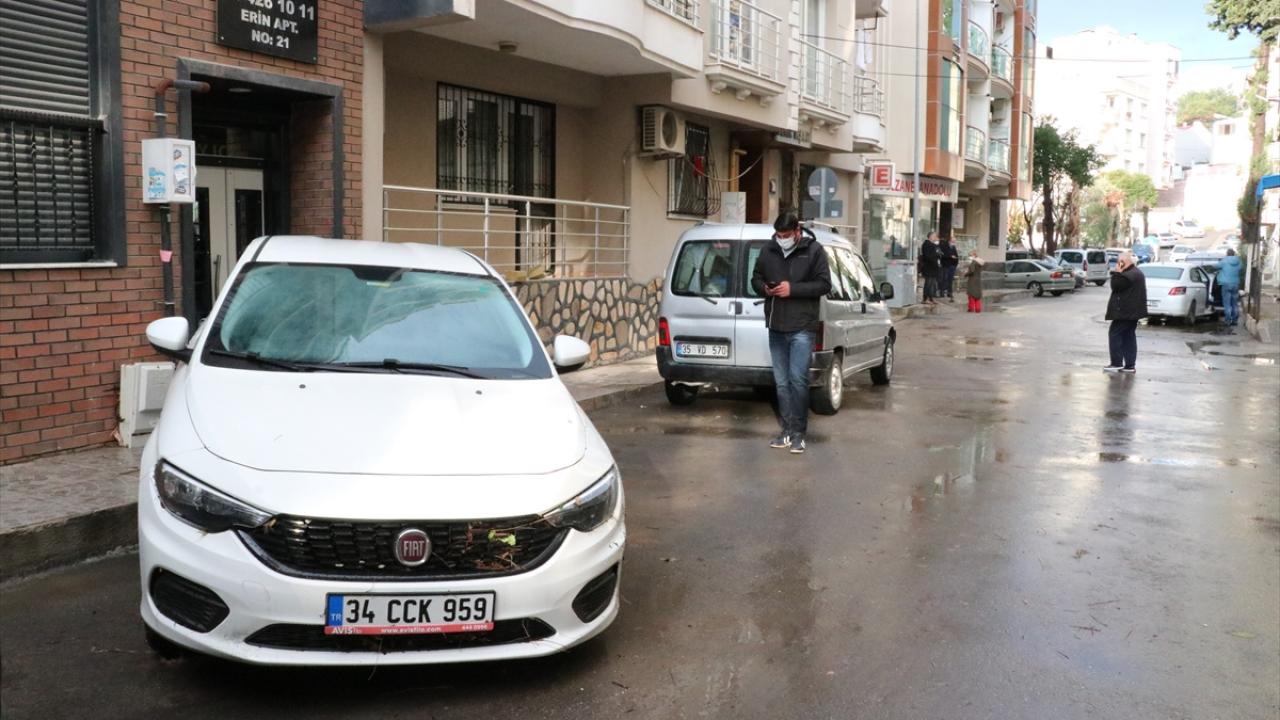 Kentte, gece boyunca etkili olan sağanak nedeniyle sular altında kalan araçlar çekicilerle kaldırılıyor.  Selde kalan dükkanlar, arabalar ve evlerde hasar tespiti devam ediyor. 