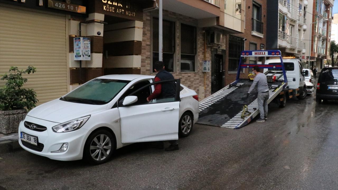 Kentte akşam saatlerinden itibaren yer yer şiddetini artıran sağanak, Buca, Karabağlar ve Konak başta olmak üzere merkez ilçelerde hayatı olumsuz etkilemişti.
