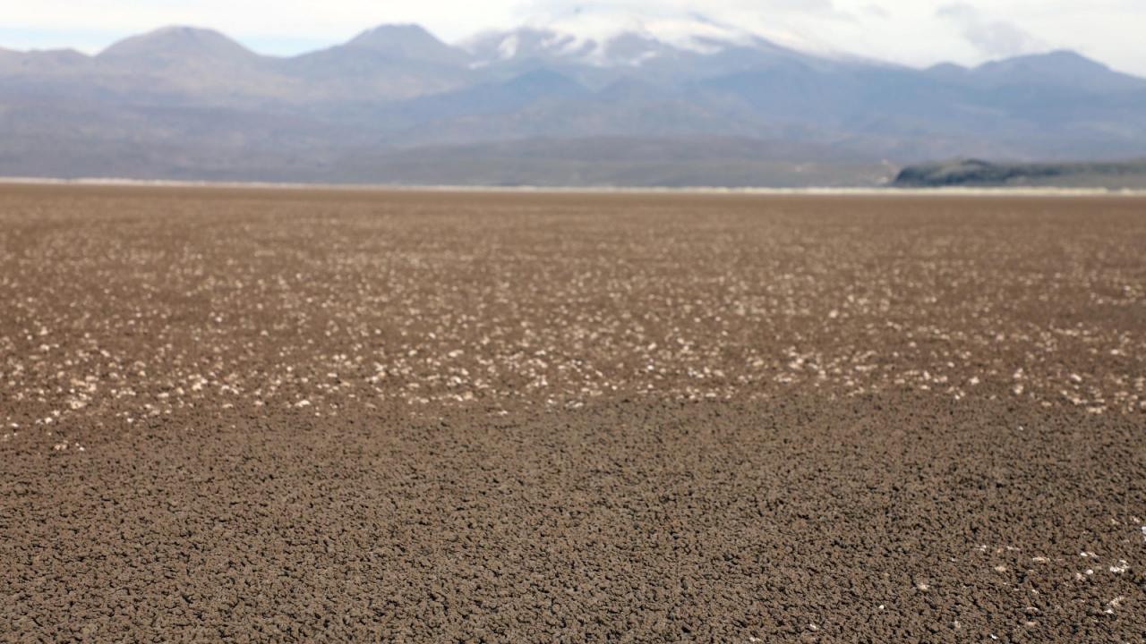 İncesu ilçesi Semerkent bölgesinde bulunan ve tuzlu suya sahip Çöl Gölü, küresel ısınma ve yağış azlığı nedeniyle kuraklıktan etkilendi.