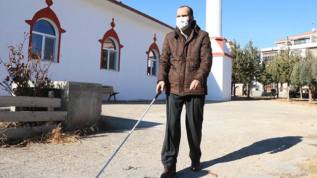 Görme engelli müezzin yaşam ve eğitim azmiyle örnek oluyor