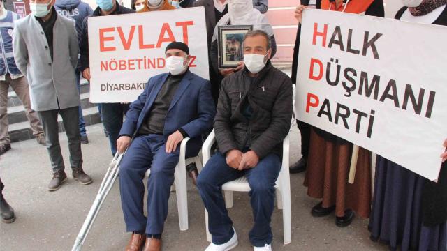 Evlat nöbetine 2 aile daha katıldı