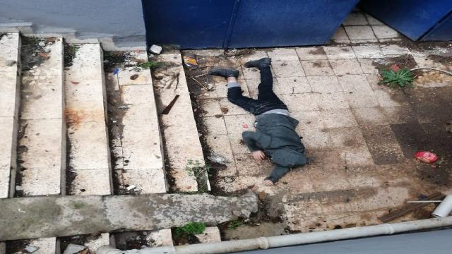 Tutuklanan hırsız tuvalet penceresinden atladı