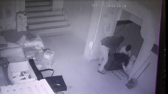 300 kiloluk para dolu kasayı çaldılar