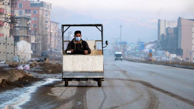 Hurda malzemelerden elektrikli araç yaptı