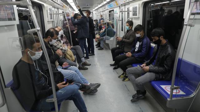 İranda 7 bin 640 yeni vaka görüldü