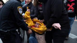 İsrail'de Netanyahu karşıtı gösterilere polis müdahalesi