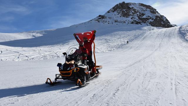 JAK timleri Hakkaride kayakseverlerin güvenliği için nöbete