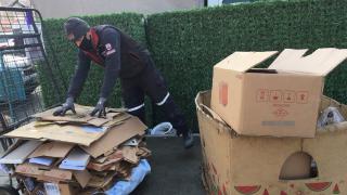 15 yıldır kağıt toplayarak ailesini geçindiriyor