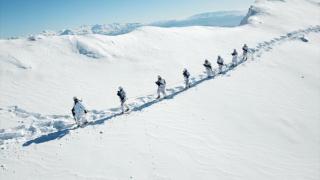 Mehmetçik zorlu hava şartlarına rağmen operasyonlara devam ediyor