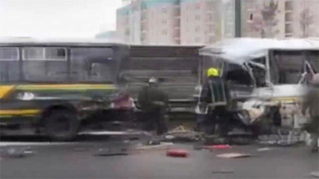 Rusyada otobüs ile kamyon çarpıştı: 10 ölü, 14 yaralı
