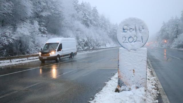 Bolu Dağında kar yağışı etkili oluyor