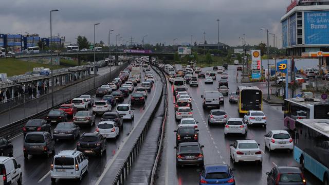 Yoldaki çukur nedeniyle kaza yapanlara tazminat verilmemesi hak ihlali sayıldı