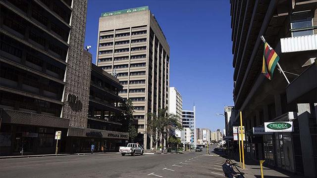 Zimbabvede memurlar evden çalışmaya başladı