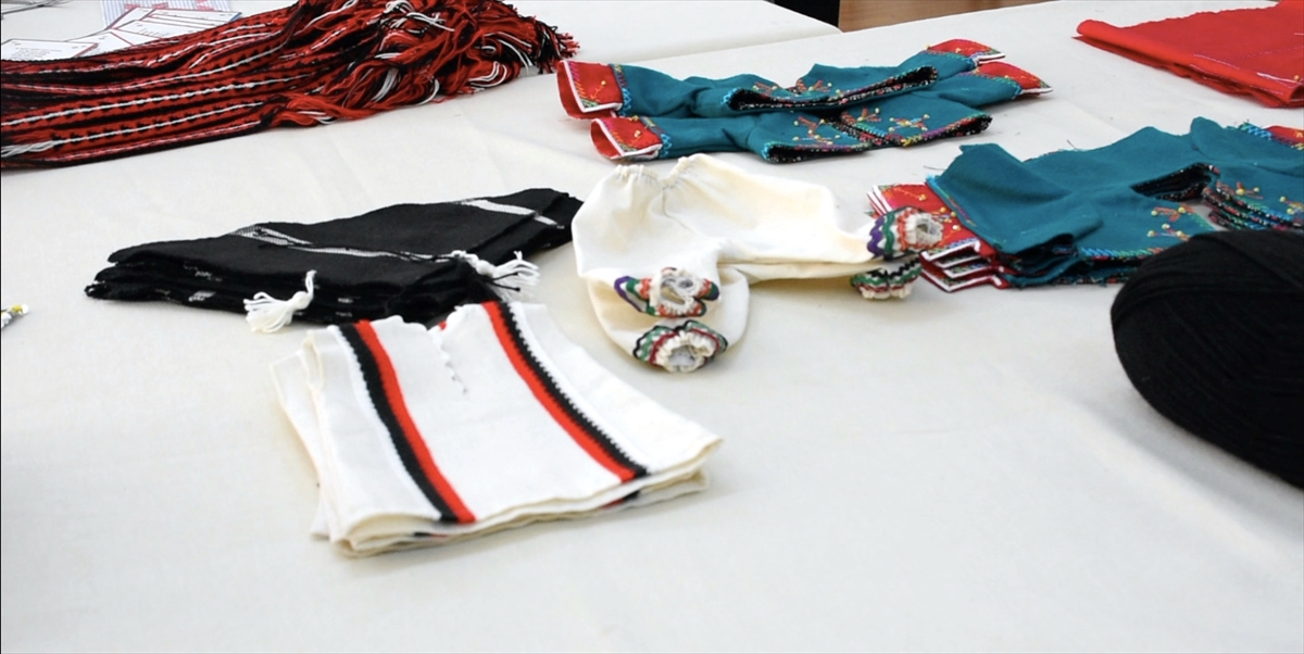 Bursa`da geleneksel giysiler noktasında ilk akla gelen bölgenin Keles ilçesi olduğunu belirten Karakoç, şöyle devam etti: