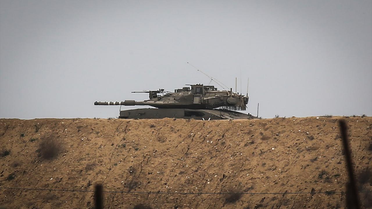 İsrail ordusundan yapılan açıklamada, Gazze sınırında orduya ait bir iş makinasına ateş açıldığı, askerlerden yaralanan olmadığı belirtildi. 