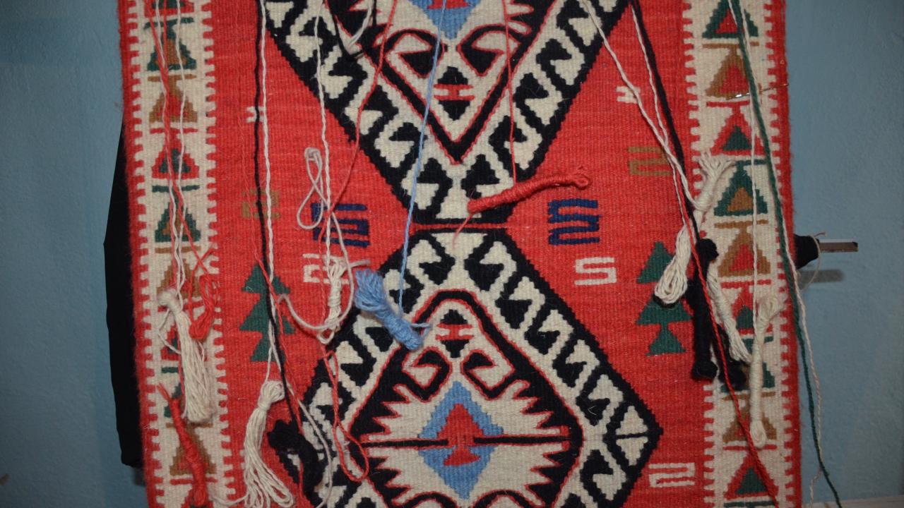 Ataman, "Çok mutluyuz. Bu tür faaliyetler oldukça genç kızlarımız ve yaşlı kadınlarımız iş imkanı buluyor. İnşallah devamlı ve kalıcı olacaktır"