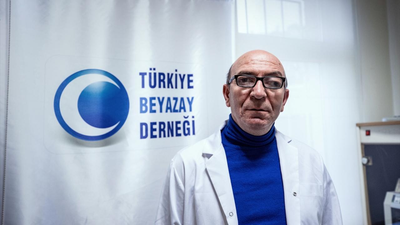 Halk eğitim merkezinde görev aldığını ifade eden Yıldırım, beyaz bastonun görme engelliler için önemini vurguladı.