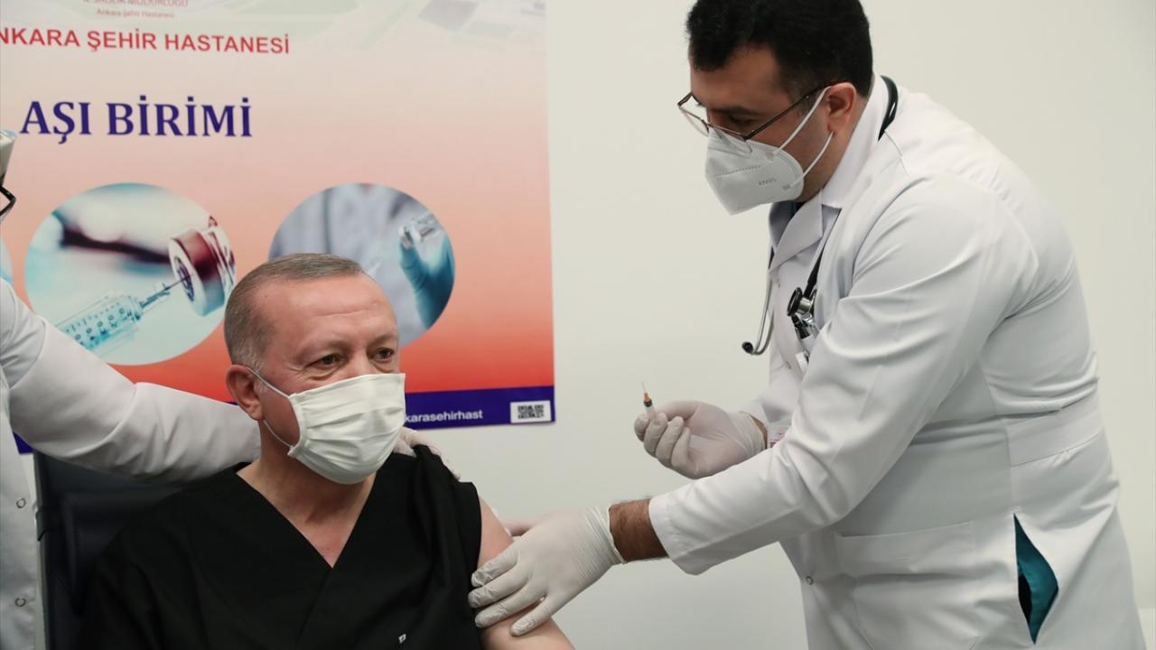 Başta tüm siyasi liderler, milletvekillerimiz, COVID-19 aşısını teşvik ederlerse, bunun çok çok isabetli olacağına inanıyorum.