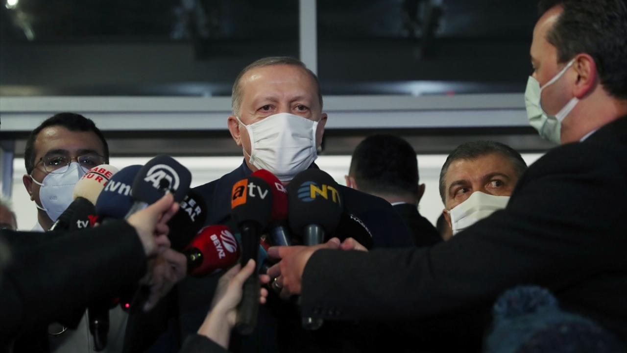 Bilim Kurulu`nun belirlediği bir takvim var. İlk etapta gelen aşı miktarı belli, ardından 25-30 milyon doz aşı daha gelecek.