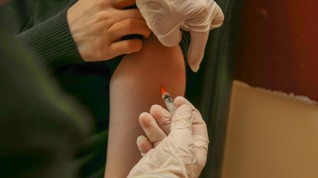 Aşı uygulanan bölgede ağrı/şişlik/kızarıklık