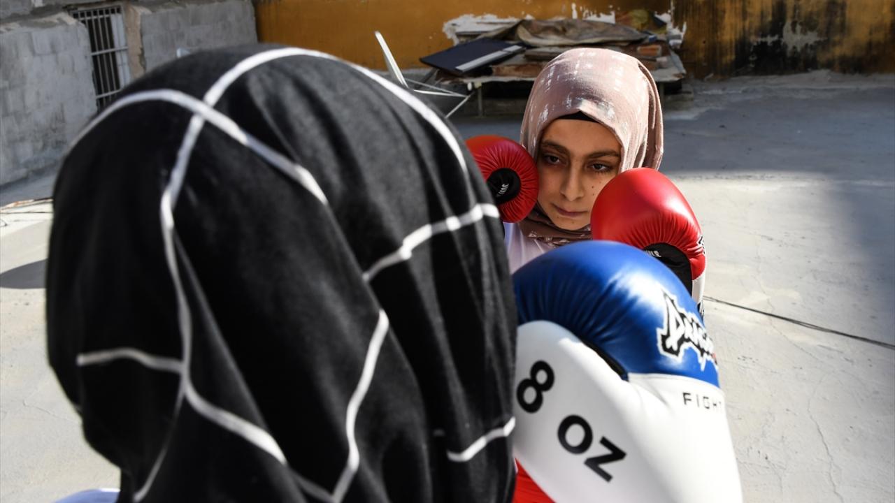 Aleyna, kick boks sporunun kendisine özgüven kattığını söyledi.