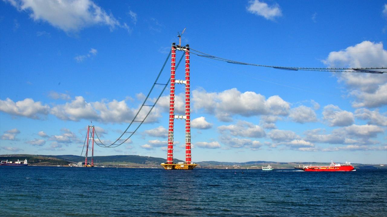 18 Mart 2022`de hizmete açılması planlanan köprü sayesinde, Çanakkale Boğazı 6 dakikada geçilebilecek.  