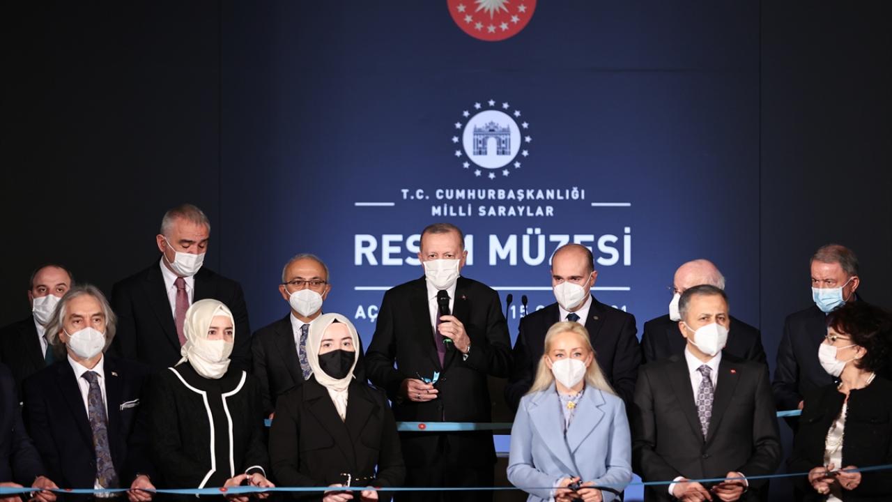 Dolmabahçe Sarayı’nın Veliaht Dairesi’nde 2014 yılında açılan ve bir süre önce restorasyon nedeniyle kapatılan müze, bugün Cumhurbaşkanı Erdoğan’ın katıldığı törenle yeniden ziyarete açıldı.