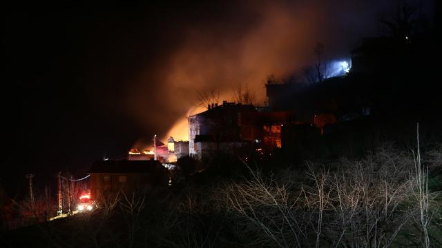 Trabzon Araklıda 7 ev yandı