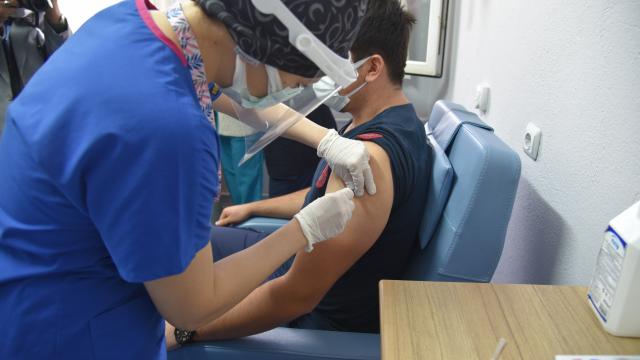 Balıkesirde CoronaVac aşısı sağlık çalışanlarına uygulanmaya başlandı