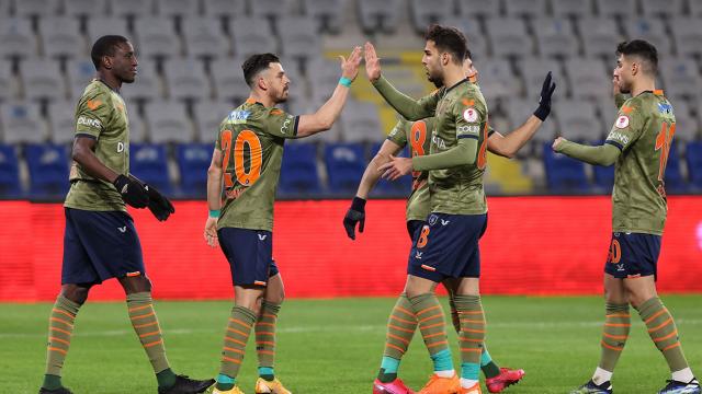 Başakşehir çeyrek finale farklı yükseldi