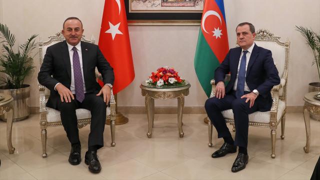 Bakan Çavuşoğlu Azerbaycanlı mevkidaşı Bayramovla görüştü