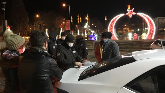 Edirnede kısıtlamayı ihlal eden yabancı uyruklu 4 kişiye ceza