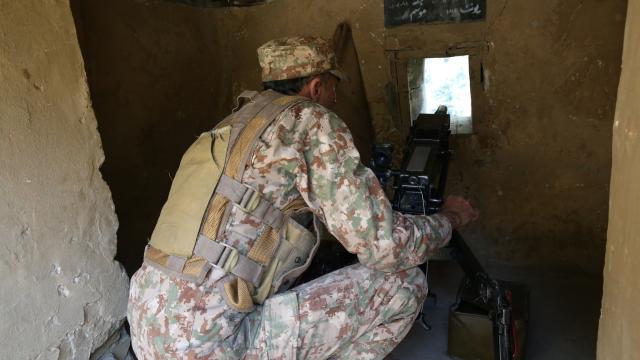 Keşmirde çatışma: 1 Pakistan askeri öldü