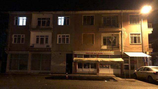 Kumar oynamak için duvarı yıkıp gizli giriş yapmışlar
