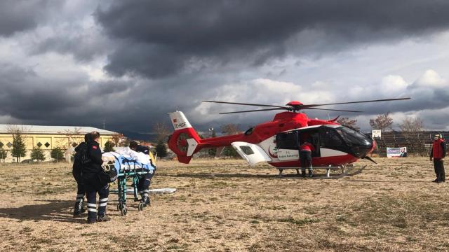 Manisada ayakları kamyonun altında kalan 76 yaşındaki kişi yaralandı