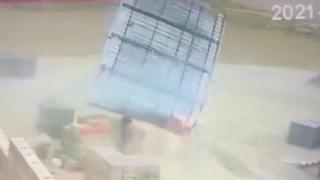 Nevşehir'de fırtına nedeniyle garaj çatısı uçtu