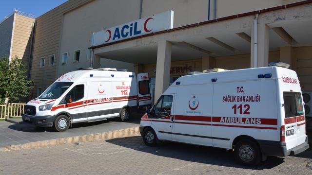 Şanlıurfada otomobil şarampole devrildi: 1 ölü, 3 yaralı