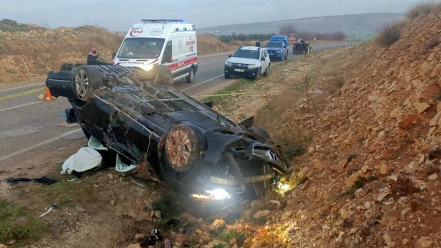 Kiliste devrilen otomobildeki bir kişi öldü, 4 kişi yaralandı