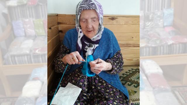 Zeliha Nineden Mehmetçiğe: Renkleri farklı motifleri tutmasa da dua ile ördüm