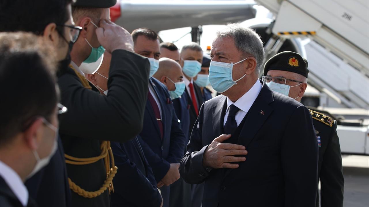 Irak Savunma Bakanı Cuma Anad ile görüşecek olan Bakan Akar, birçok Iraklı yetkili ile bir araya gelecek. Gün boyu gerçekleşecek görüşmelerde terörle mücadelede iş birliği ele alınacak.