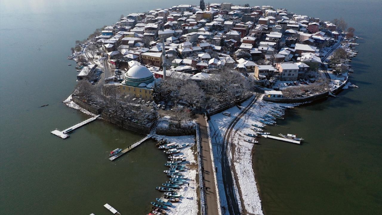 Mahalle, yağışların fazla olduğu dönemlerde göl suyunun yükselerek evlerin önüne kadar gelmesi nedeniyle `Küçük Venedik` olarak adlandırılıyor. 