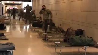 ABD Kongre binasına askeri sedye yığını