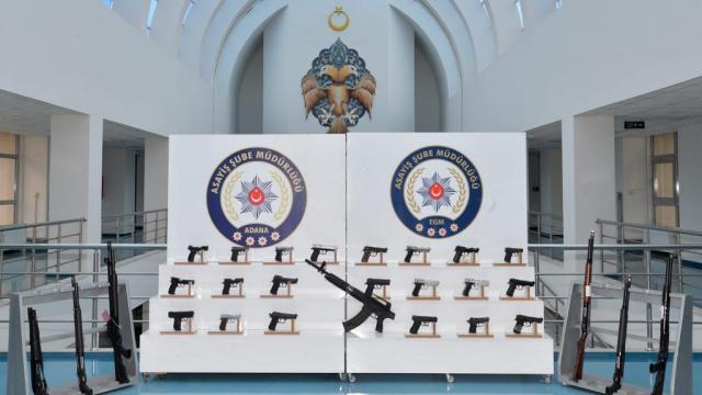 Adanada polis denetimlerinde 37 silah ele geçirildi