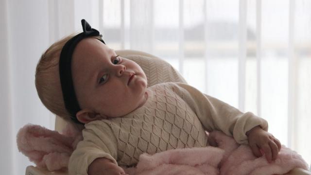 Sağlık Bakanlığının sahip çıktığı Alicia bebek 1 yaşına girdi