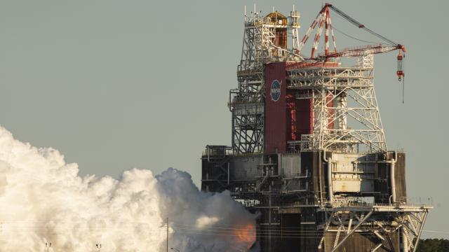 SpaceX NASAnın ay istasyonunu kuracak