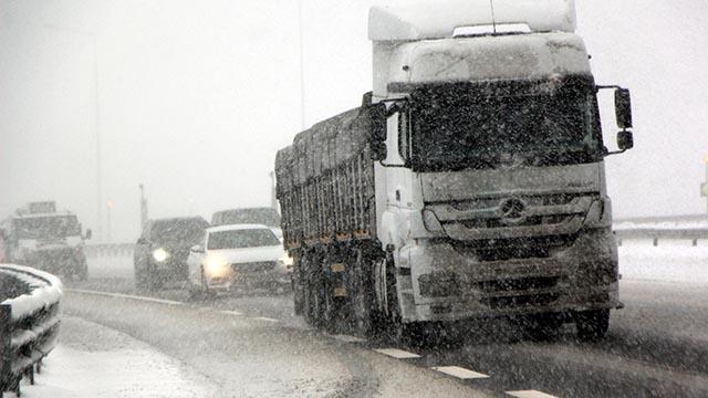 Bolu Dağında kar ve tipi etkili oluyor