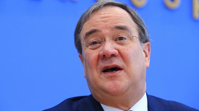 Merkelin partisinin genel başkanlığına Laschet seçildi
