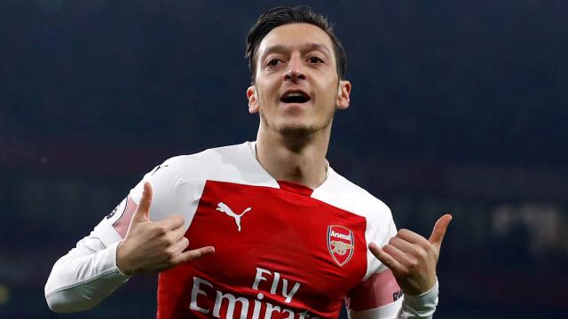 Mesut Özil: Fenerbahçeli olarak o formayı giymeyi Allah nasip etti