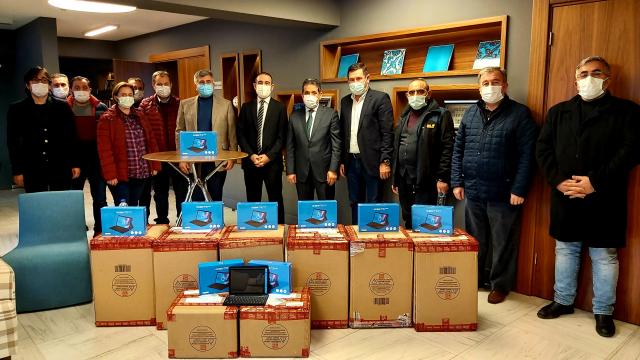 İznik Ticaret ve Sanayi Odasından öğrencilere tablet desteği